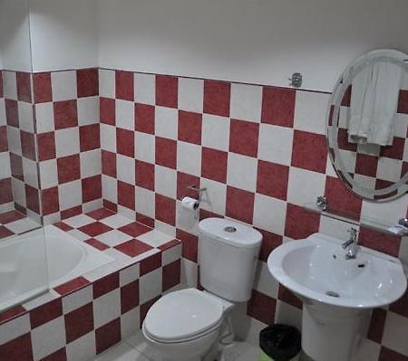 Laoag Renzo Hotel Екстер'єр фото